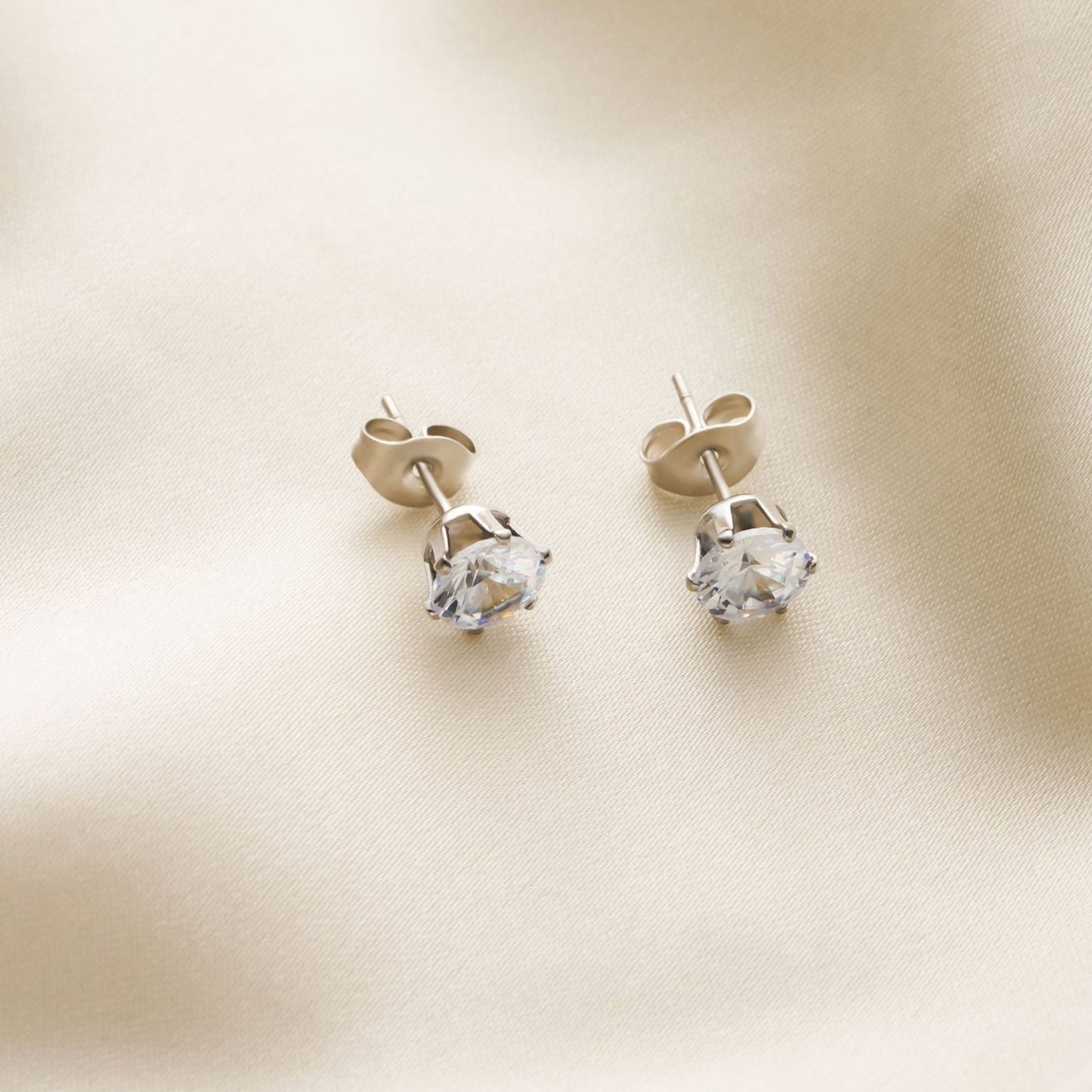 Baño de oro 18k.248 Aretes de diamantes plateados