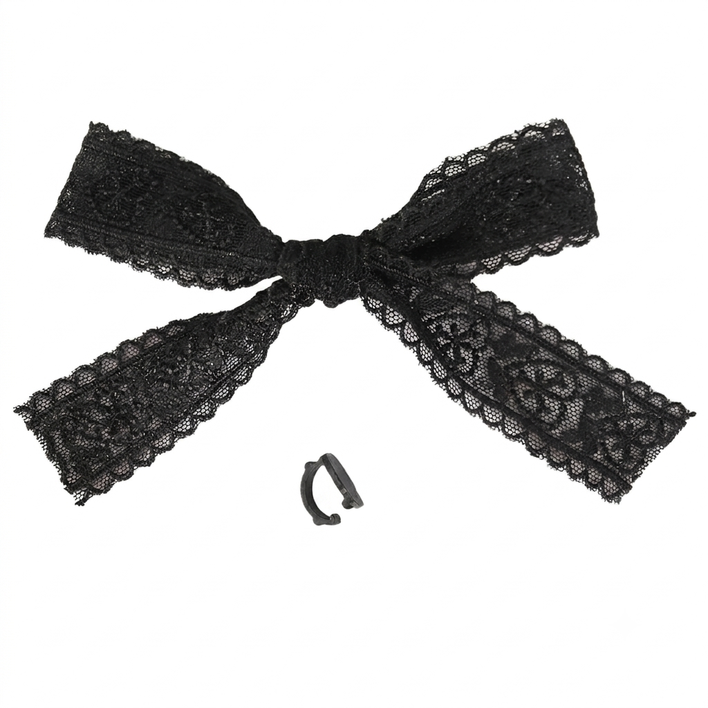 CHARM.12 Charm de tenis moña de encaje negro