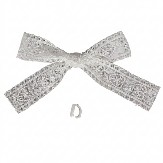 CHARM.11 Charm de tenis moña de encaje blanco