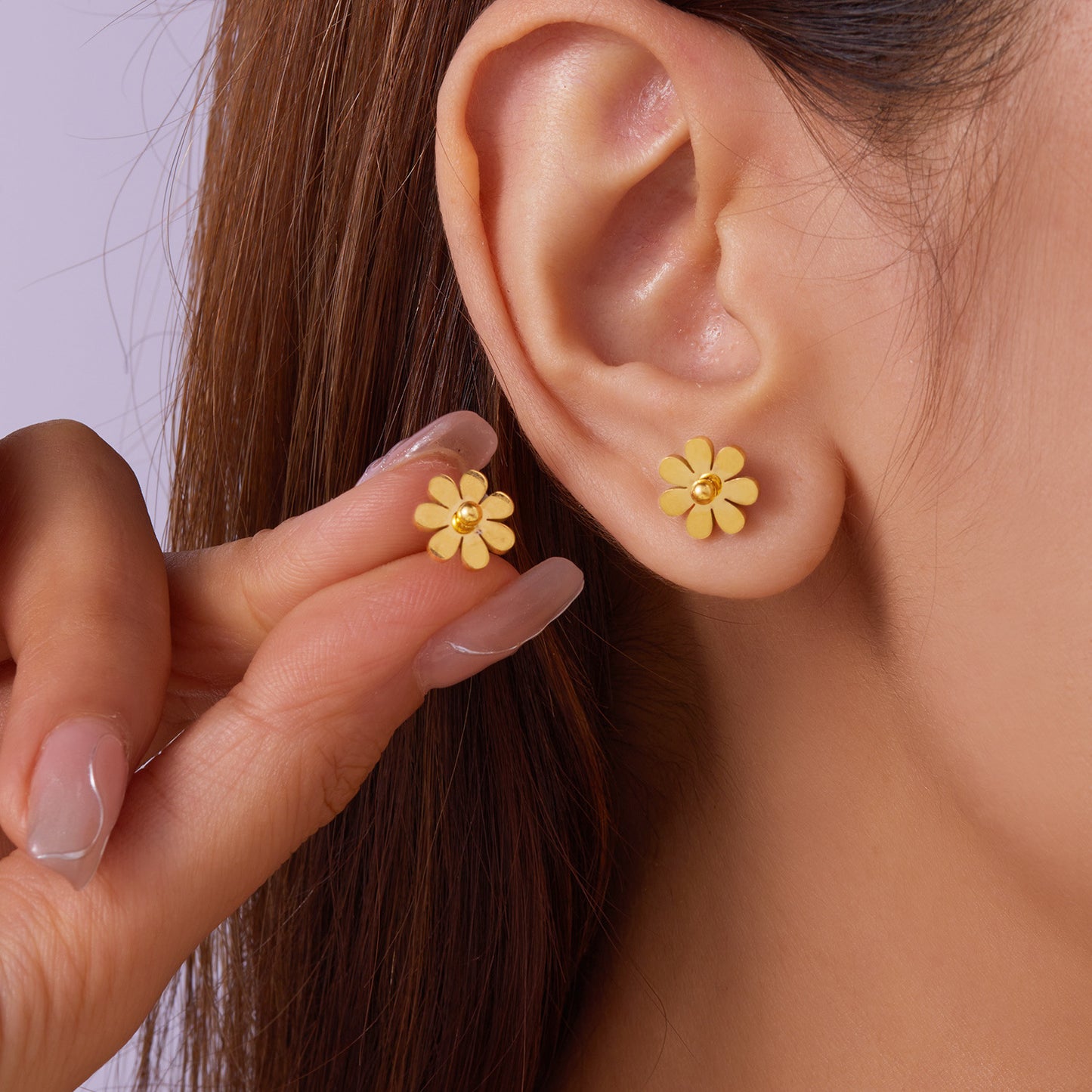 Baño de oro 18k.251 Aretes de margarita