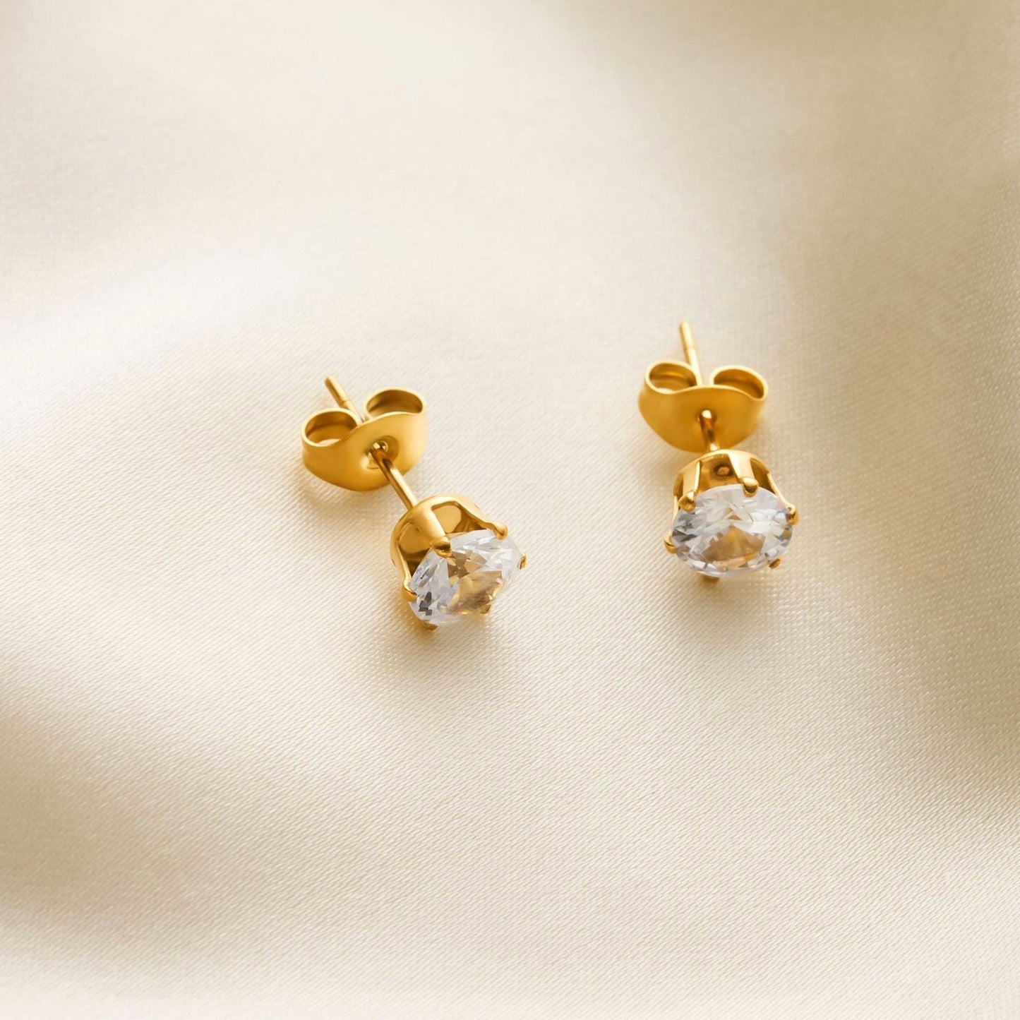 Baño de oro 18k.249 Aretes de diamante dorado