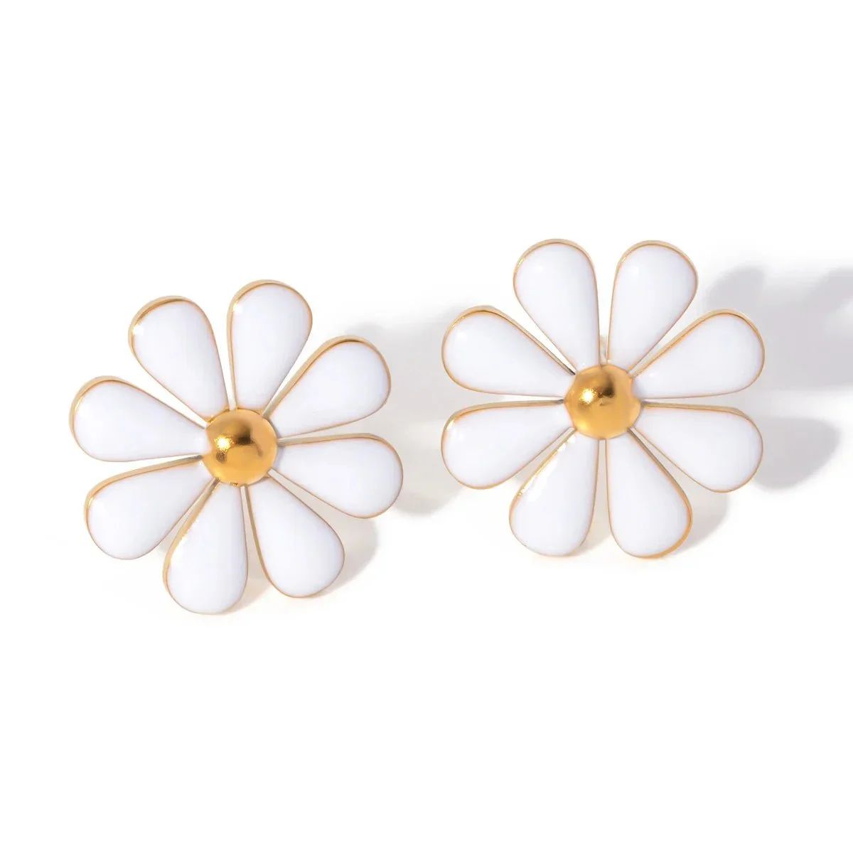 Baño de oro 18k.269 Aretes de margaritas blancas
