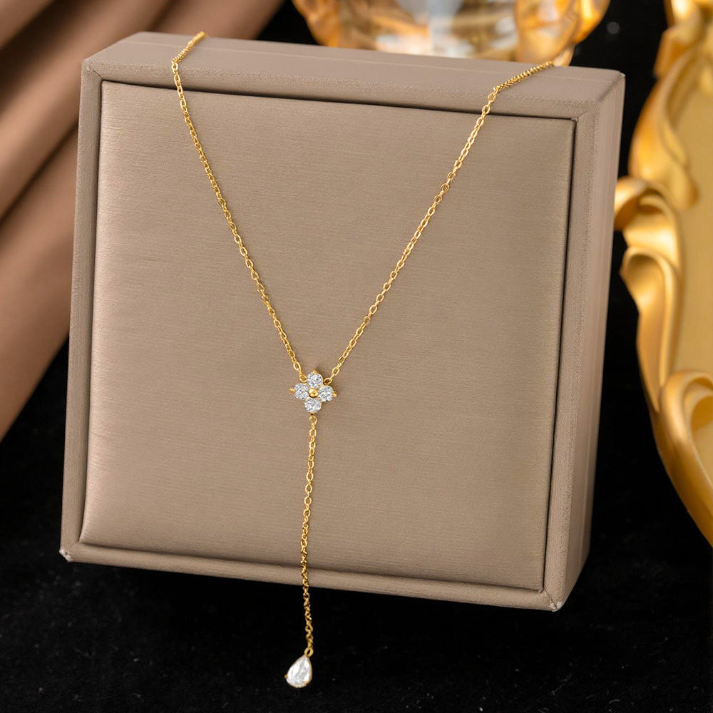 Baño de oro 18k.279 Cadena de florecita con circonias
